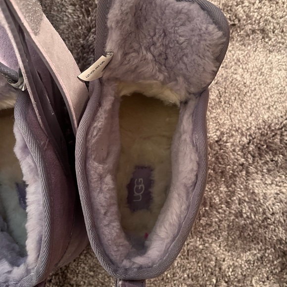 Ugg size 7 Neumel Clear in color June Gloom